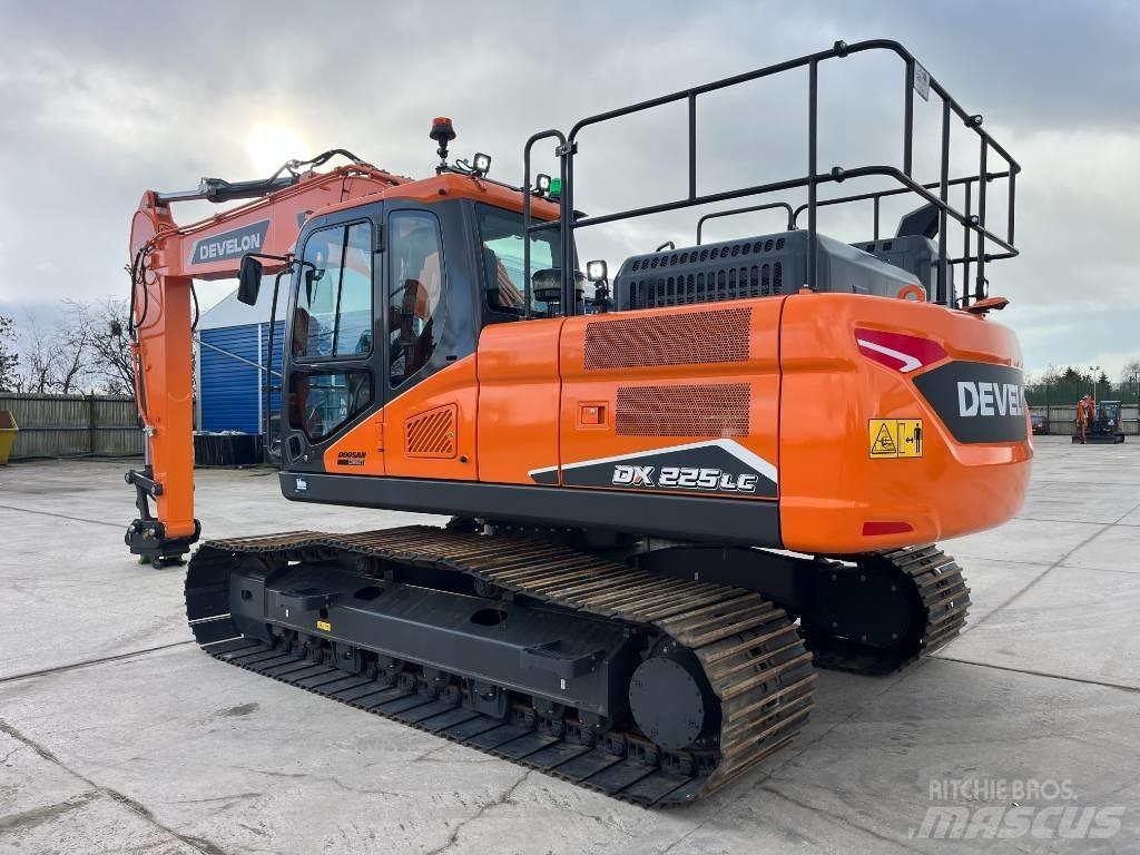 Develon DX 225 LC-7 履带挖掘机