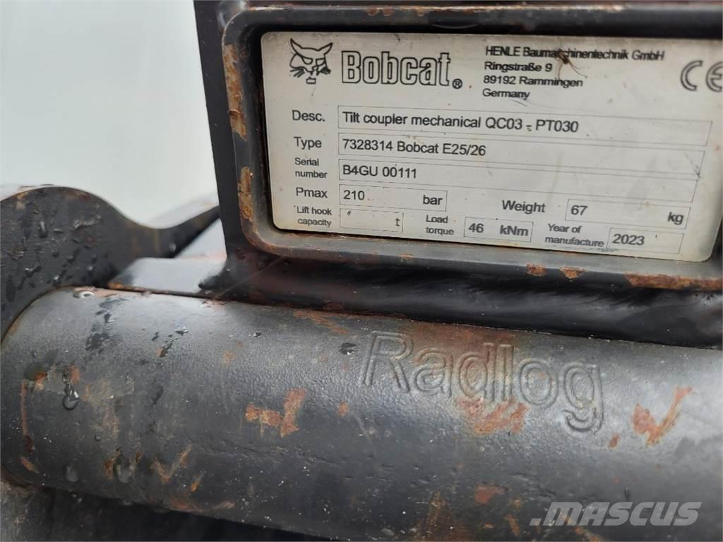 Bobcat E27 小型挖掘机