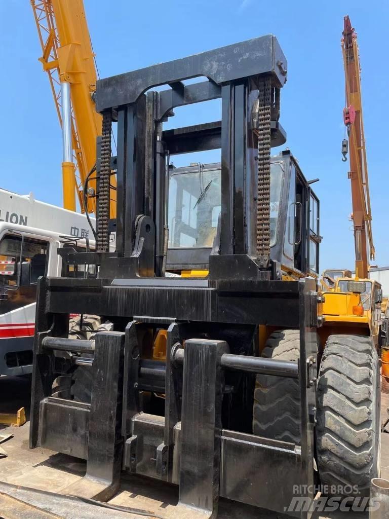 Komatsu 30 Ton 柴油叉车