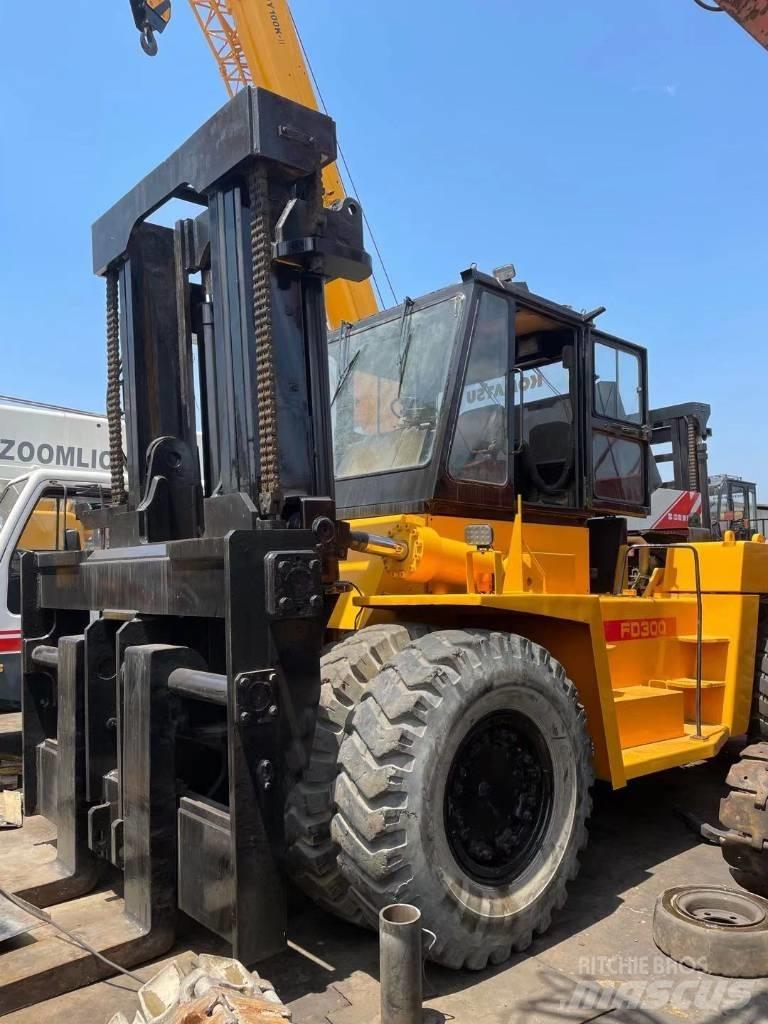 Komatsu 30 Ton 柴油叉车