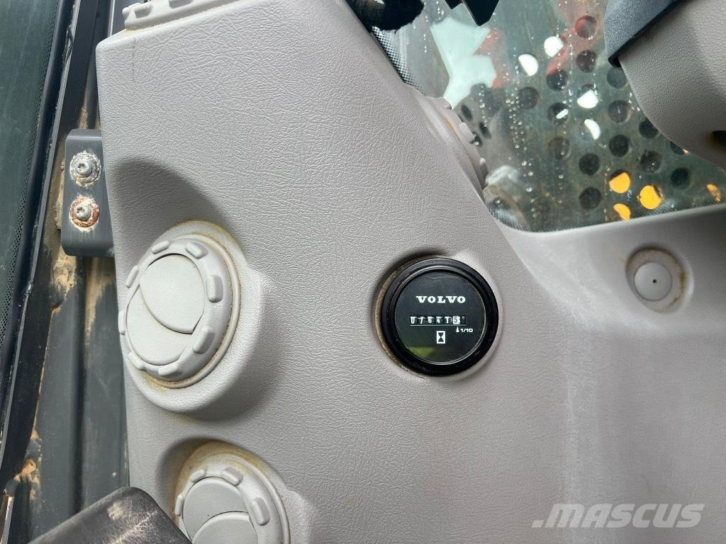 Volvo EC 380 EL HR 组装挖掘机