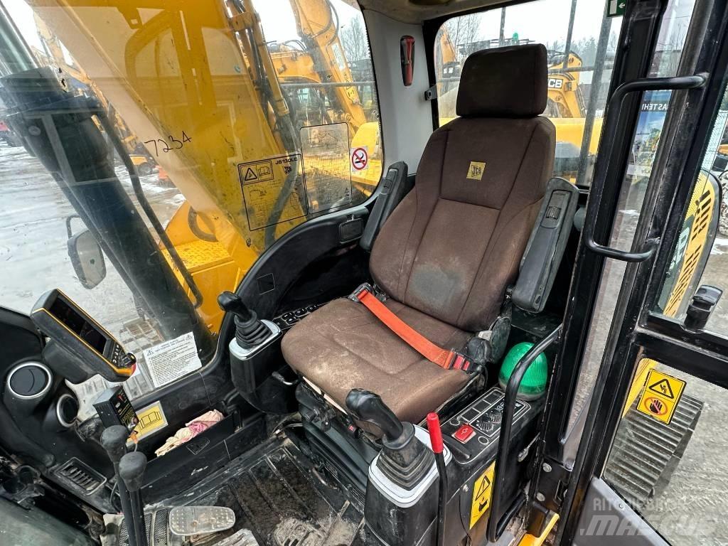 JCB JS 130 LC 履带挖掘机