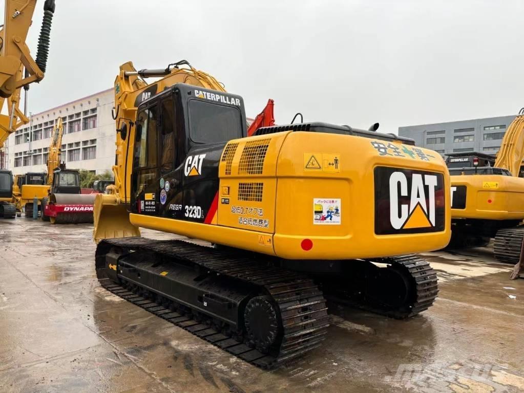 CAT 323 D 履带挖掘机