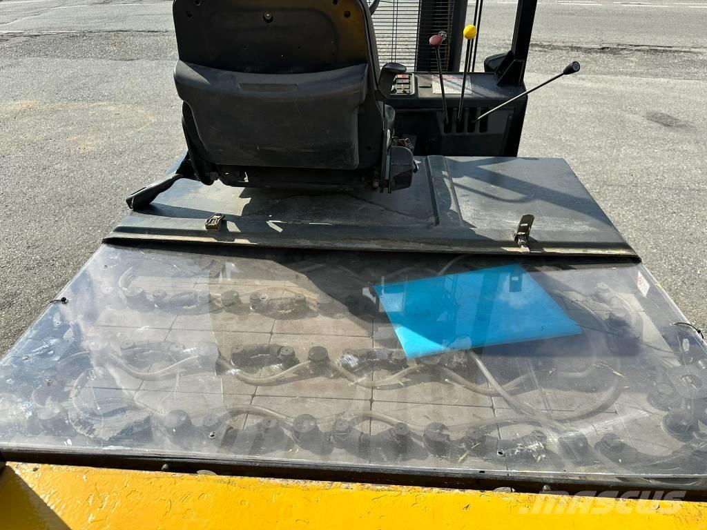 OM E50N 电动叉车