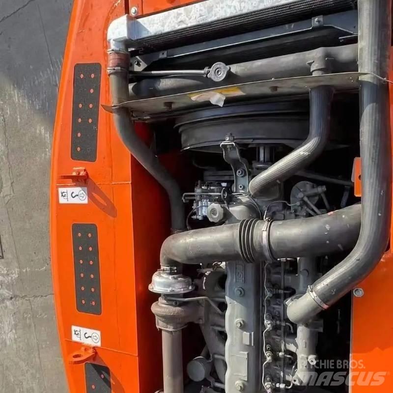 Hitachi ZX 200 履带挖掘机