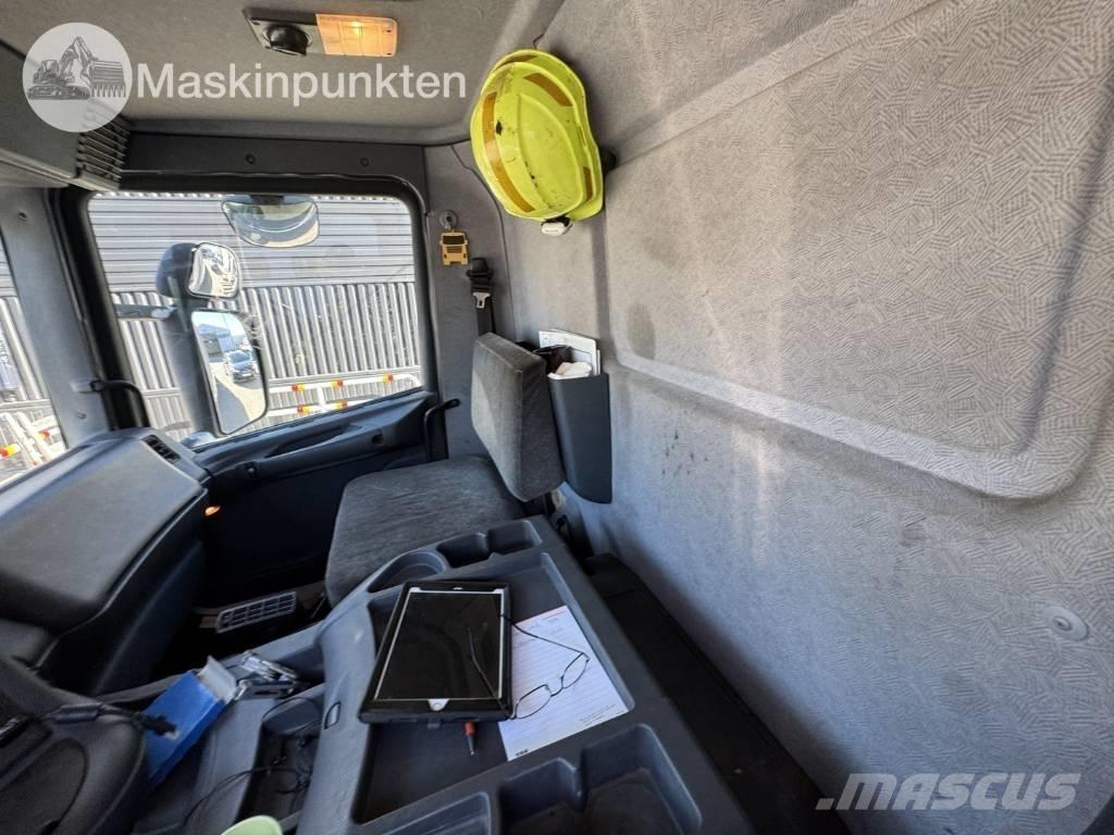Scania P 94 D 救援车