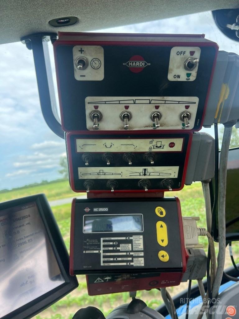 Hardi Commander 2800 牵引式喷雾机