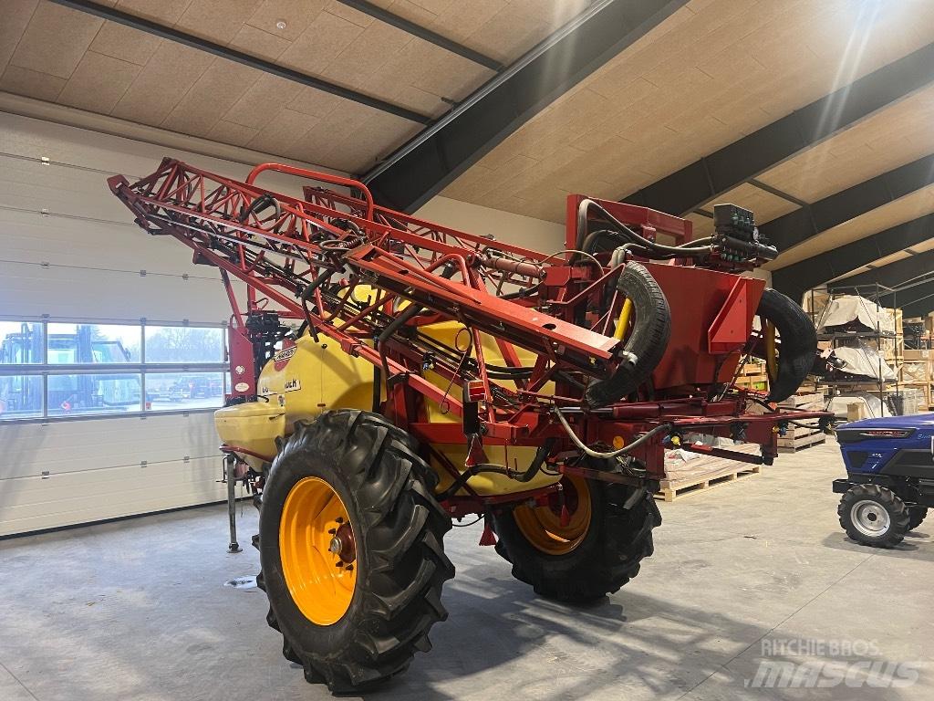 Hardi Commander 2800 牵引式喷雾机