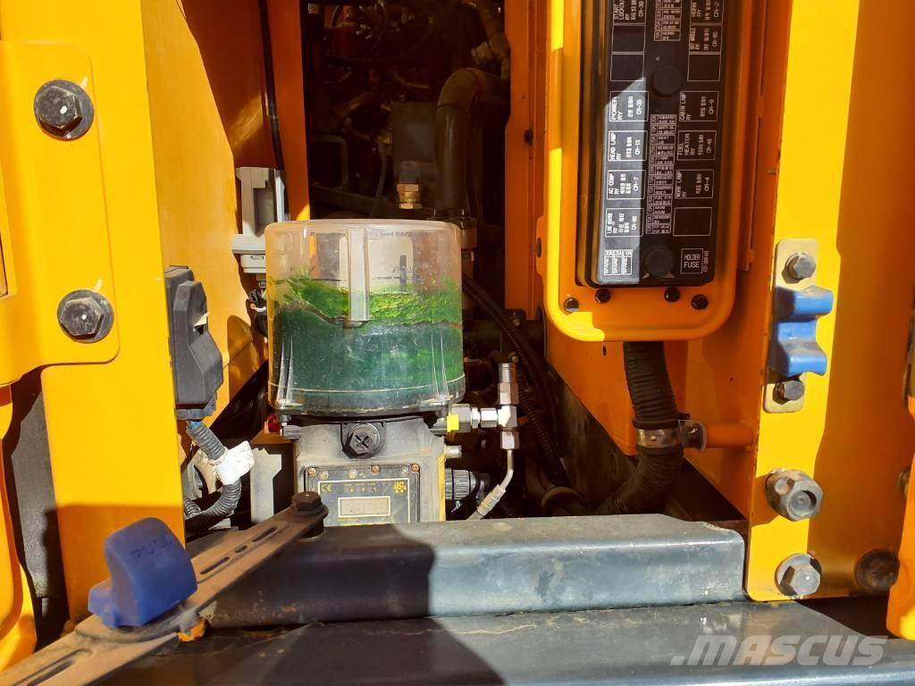 Hyundai HX260NL 履带挖掘机