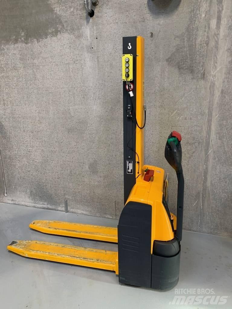 Jungheinrich EMC 110 手推堆垛车