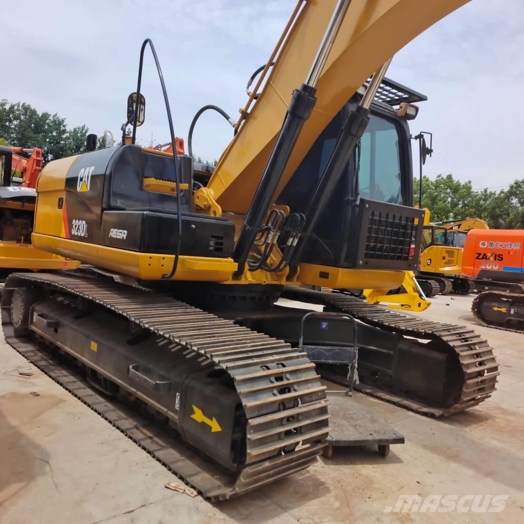 CAT 323 D 履带挖掘机