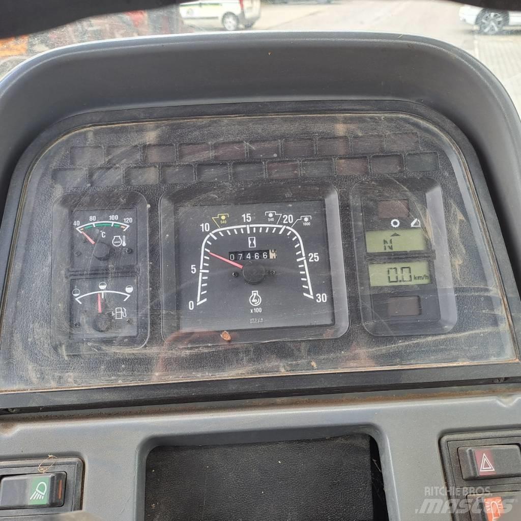 New Holland TS 110 拖拉机/农用车