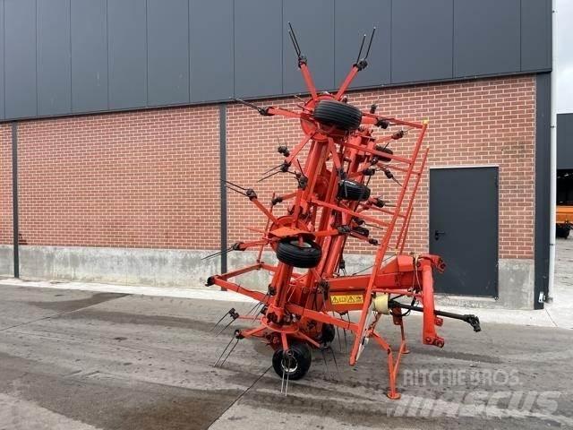 Kuhn GF8501 犁耙和摊草机