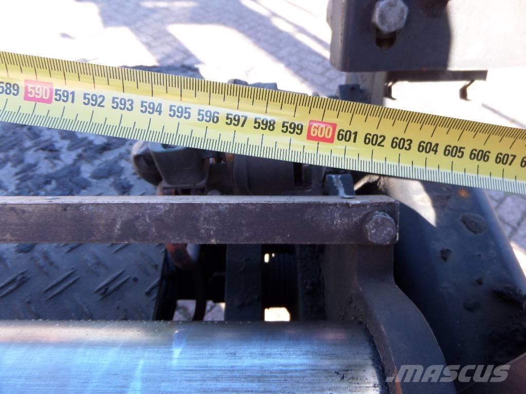 Dynapac F 30 CR 沥青摊铺机