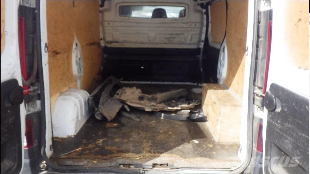 Renault Trafic 商务面包车