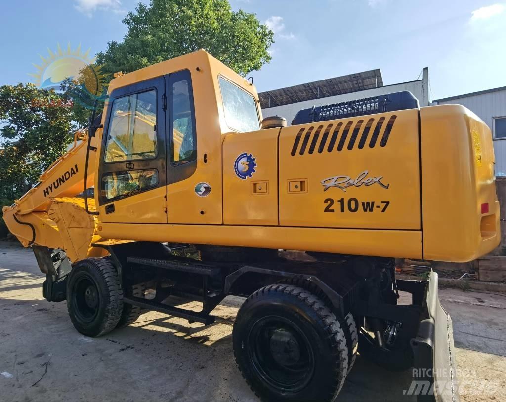 Hyundai R210W-7 轮式挖掘机