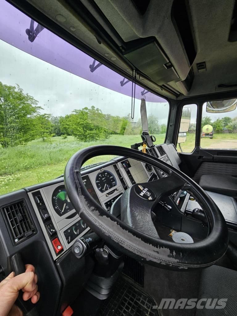 MAN F 2000 牵引车