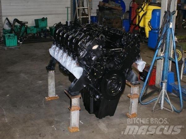 Mercedes-Benz OM404 发动机