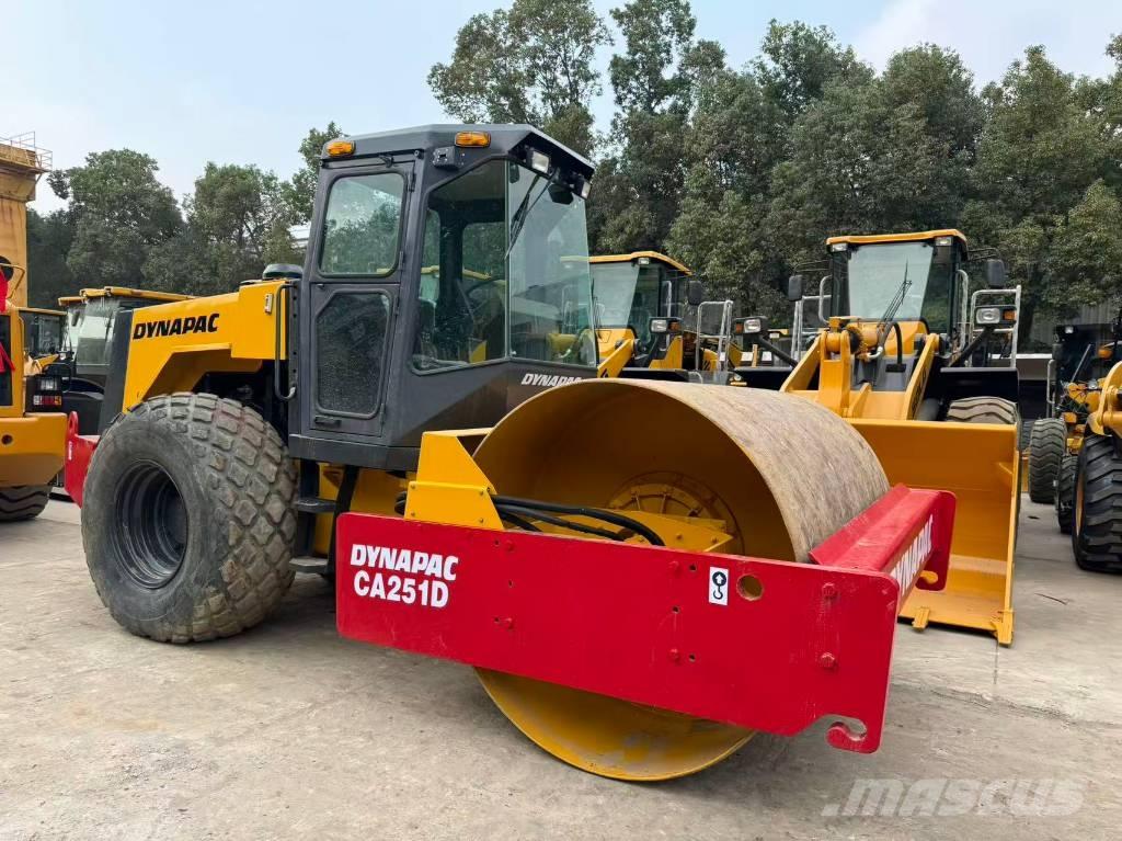 Dynapac CA251 D 单轮压路机