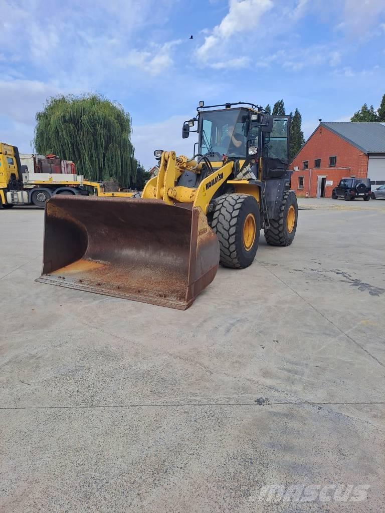Komatsu WA 320-6 轮式装载机