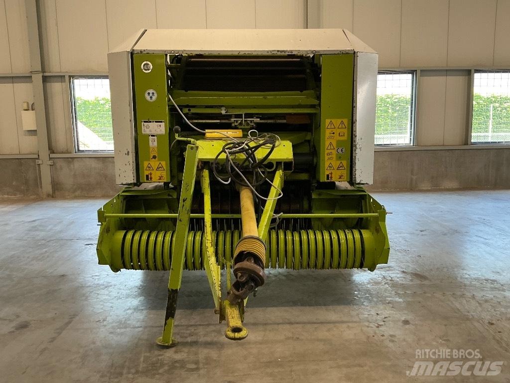 CLAAS Rollant 240 圆捆打捆机