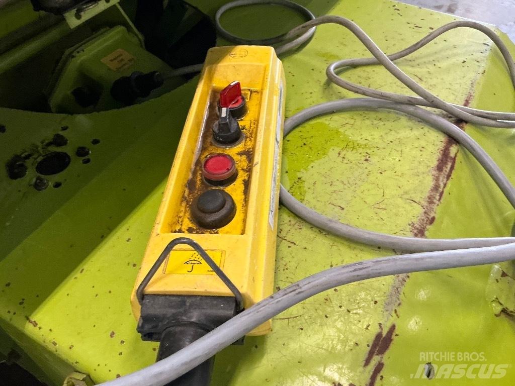 CLAAS Rollant 240 圆捆打捆机
