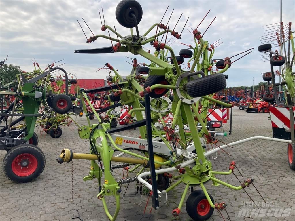 CLAAS Volto 800 犁耙和摊草机