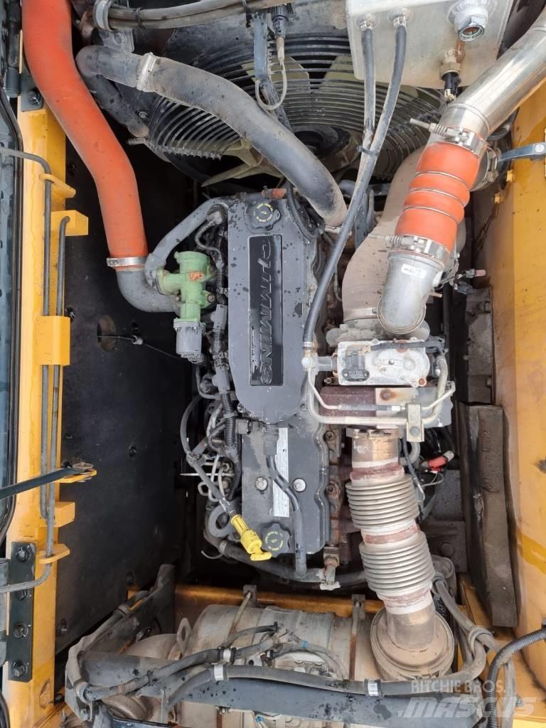 Hyundai HX 300 L 履带挖掘机