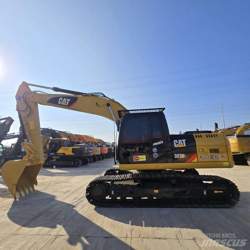CAT 323 D L 中型挖掘机