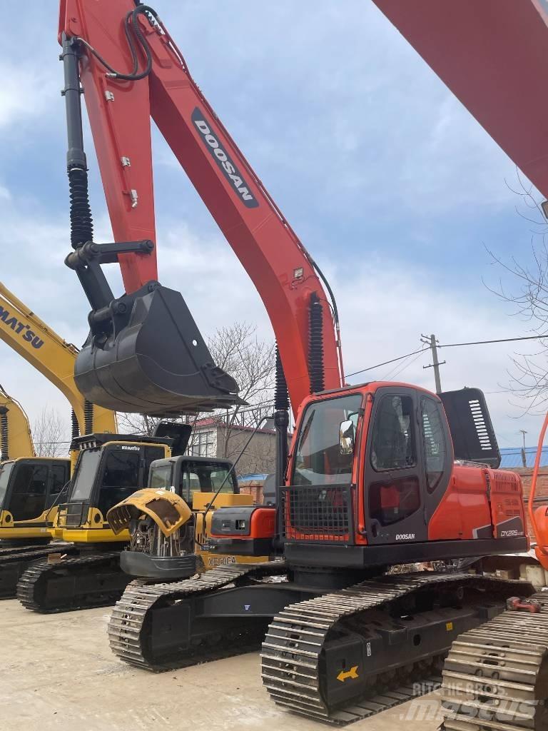 Doosan DX225lc-9 履带挖掘机