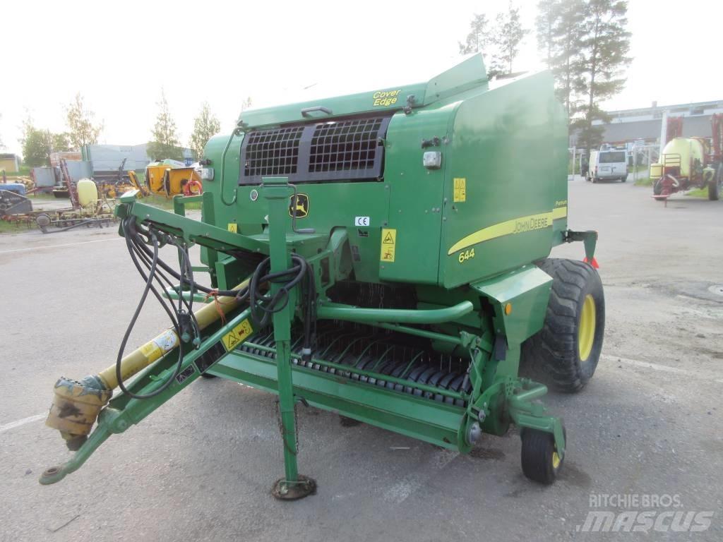John Deere 644 圆捆打捆机