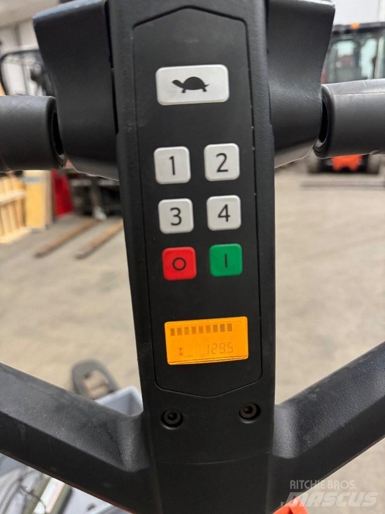 Toyota LHE130 手摇升降机
