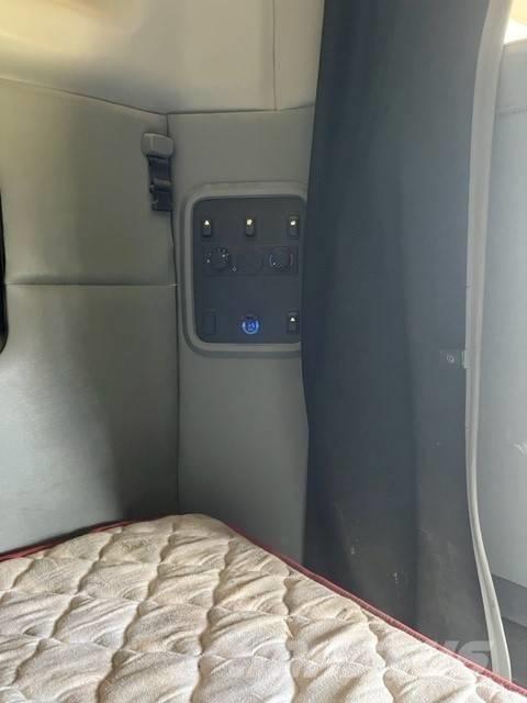Kenworth T 680 牵引车