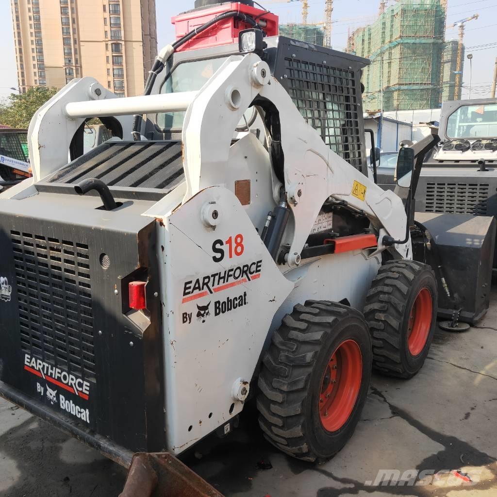 Bobcat S18 滑移装载机
