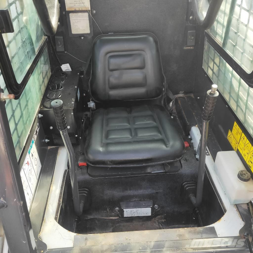 Bobcat S18 滑移装载机