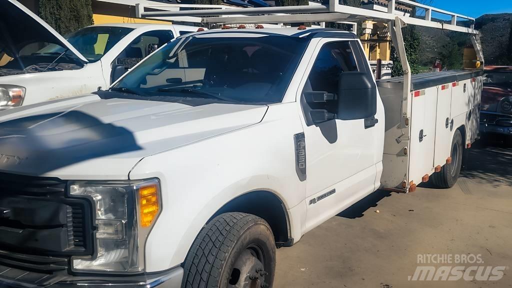 Ford F 350 XL 皮卡车