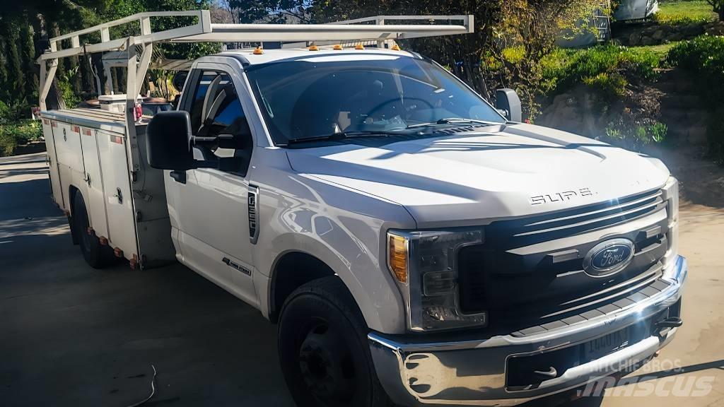 Ford F 350 XL 皮卡车