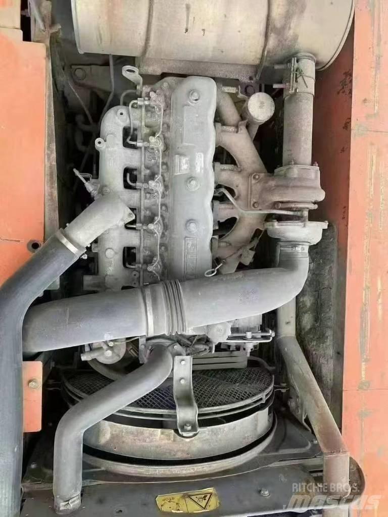 Hitachi ZX240 履带挖掘机