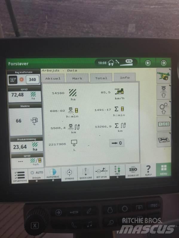 John Deere M952 牵引式喷雾机