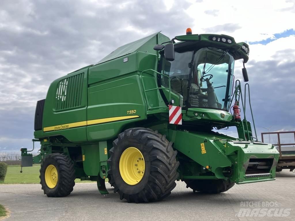 John Deere T550 联合收割机