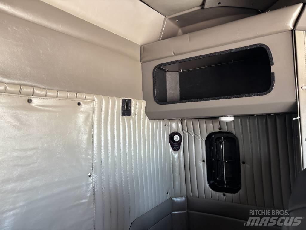 Kenworth T 800 牵引车