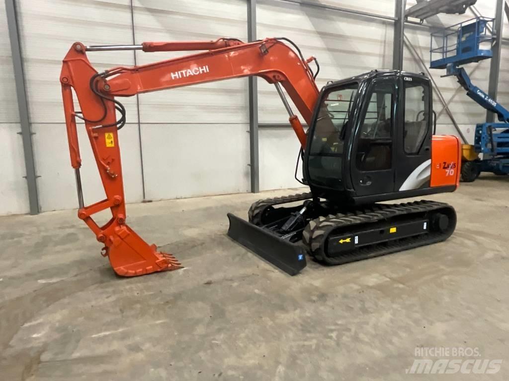 Hitachi ZX 70 中型挖掘机