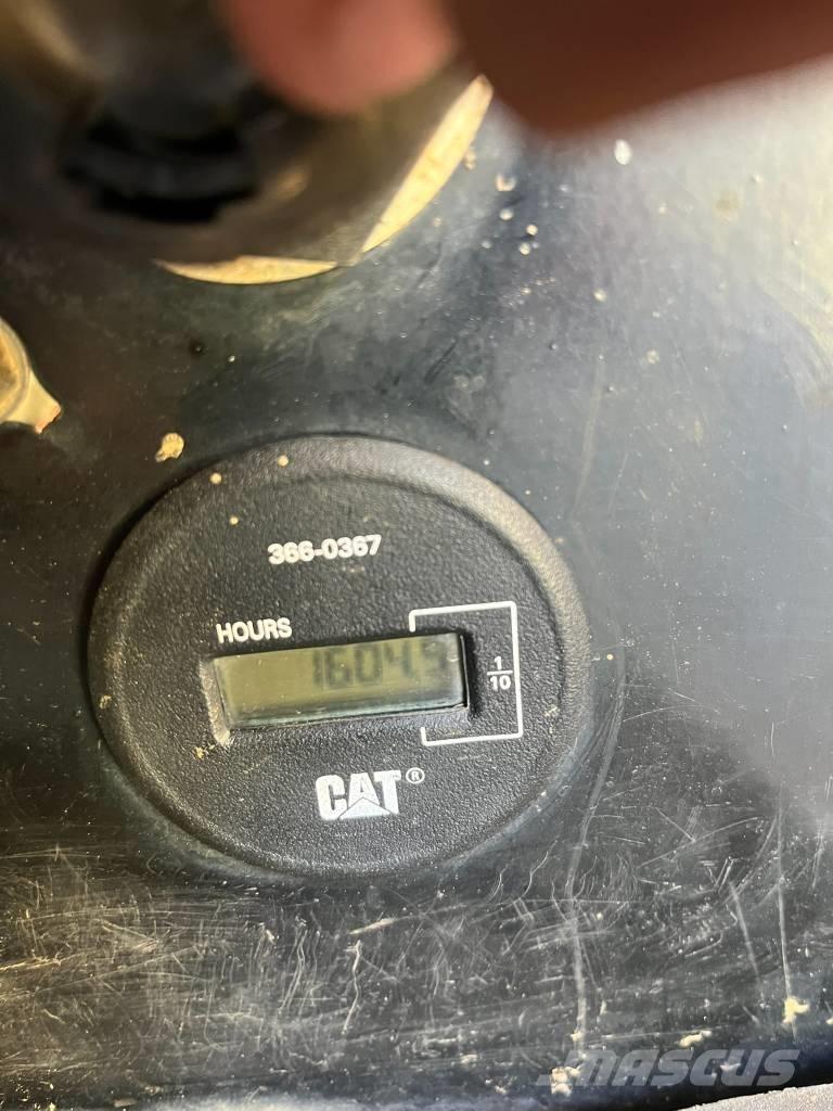 CAT 304 E 2 CR 小型挖掘机