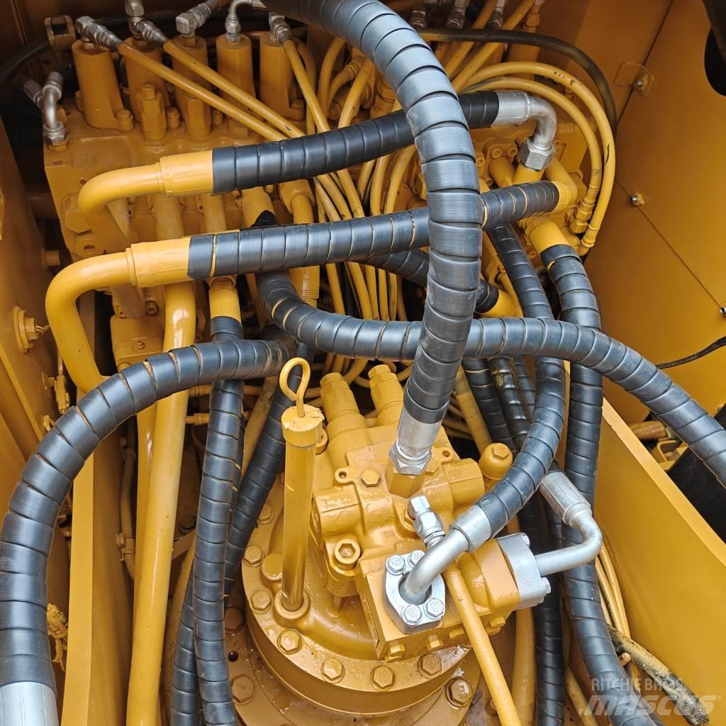 CAT 320D2 履带挖掘机