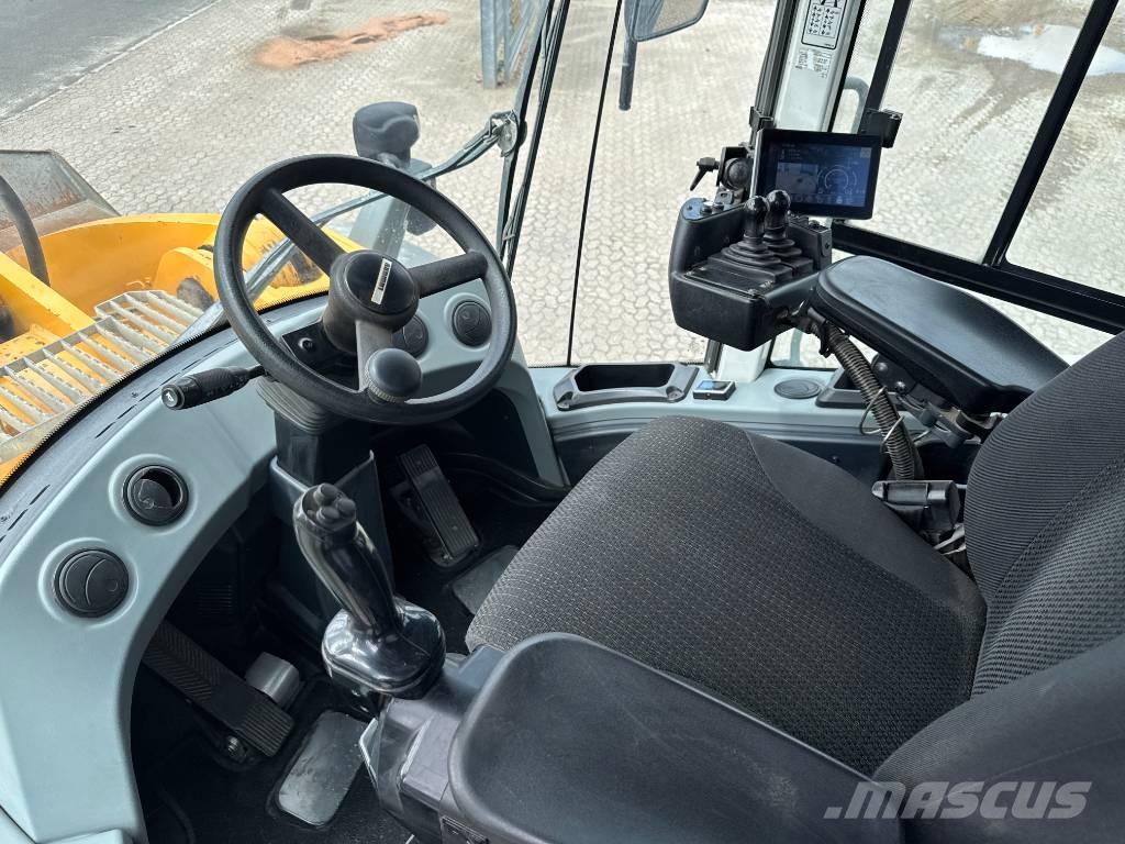 Liebherr L586 轮式装载机