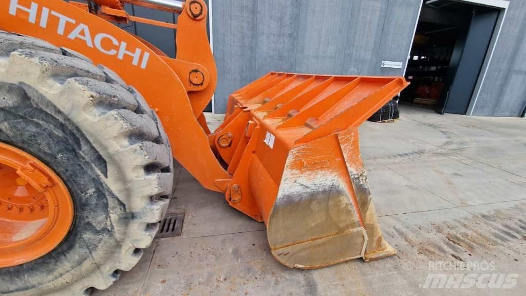 Hitachi ZW 310-6 轮式装载机