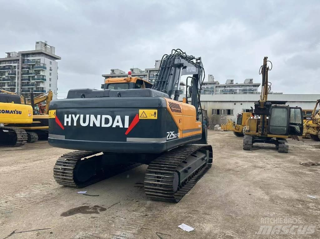 Hyundai 225LC-9T 履带挖掘机