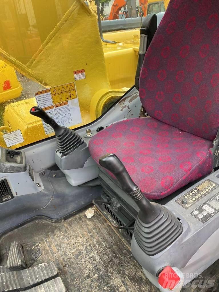 Komatsu 220 履带挖掘机