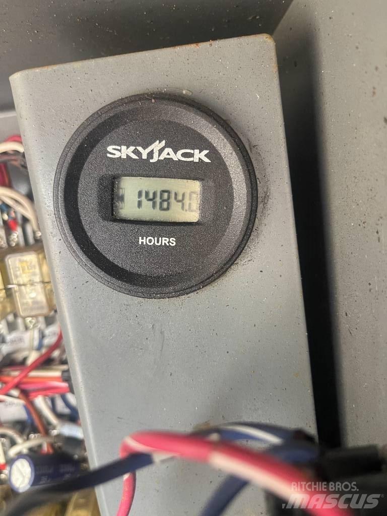 SkyJack SJ 9250 RT 剪叉式升降机