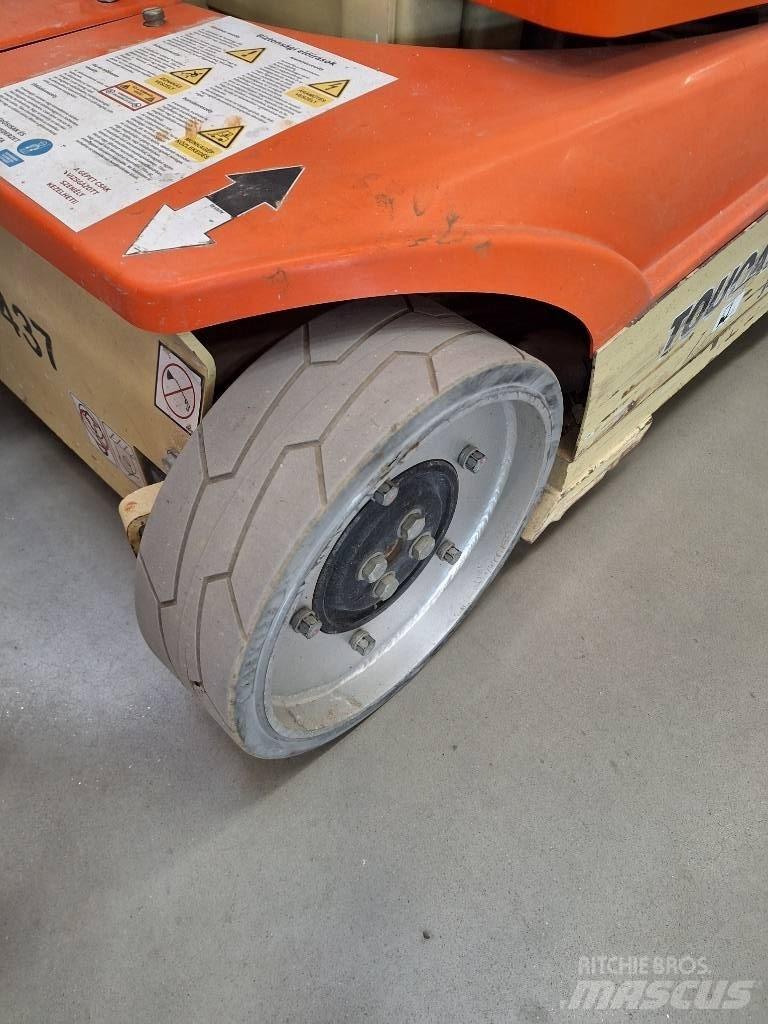 JLG Toucan 10 E 客货电梯